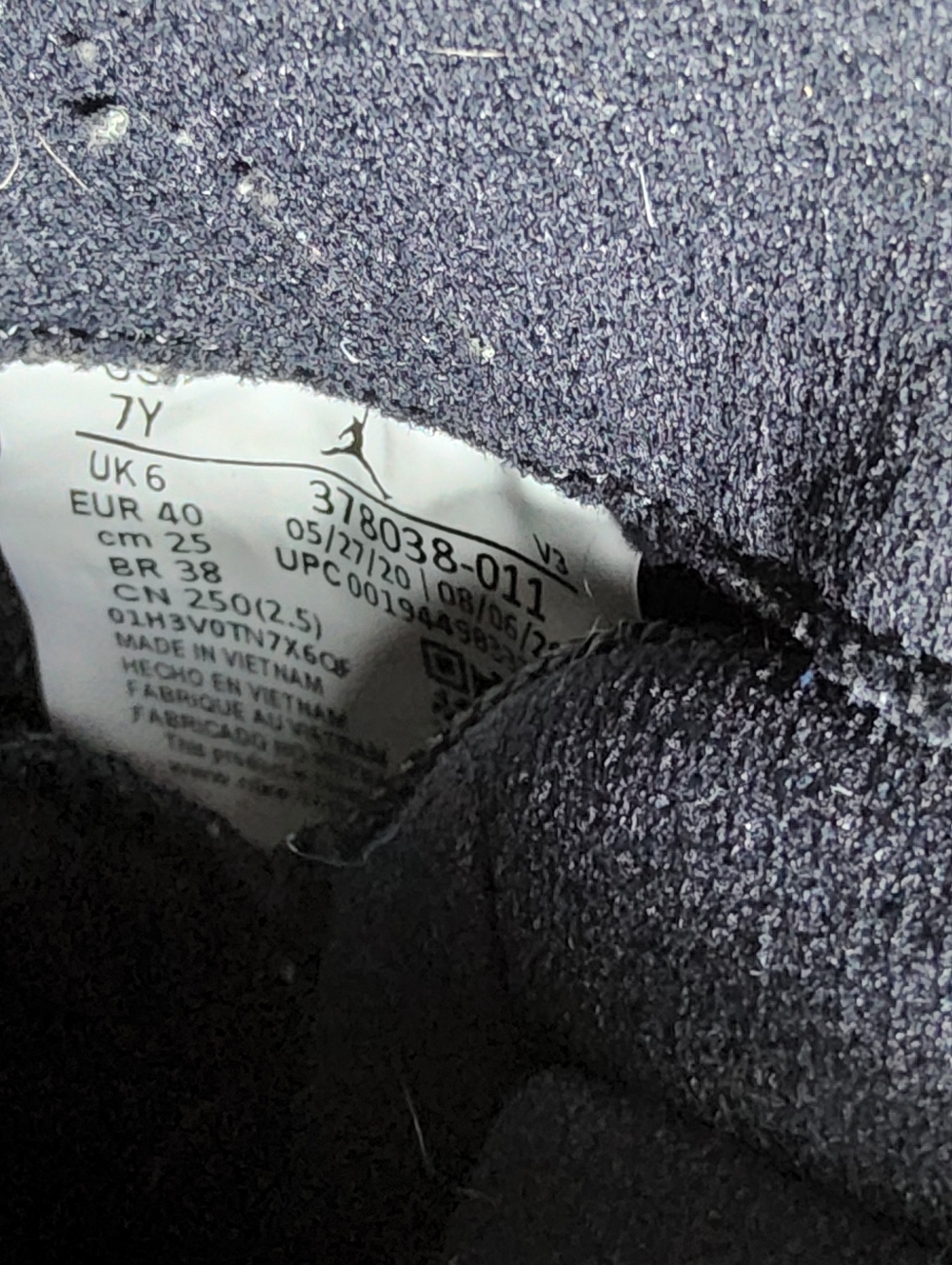 Jordan Air Jordan 11 Retro Jubilee Black White Youth 7Y  Basketball Shoes - Picture 9 of 9